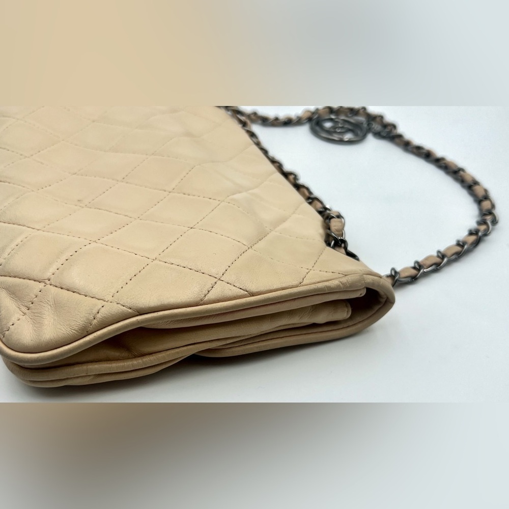 Chanel Quilted Shoulder Bag - Picture 2 of 10